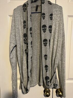 Light Gray Women’s Skull Print Open Cardigan Sweater